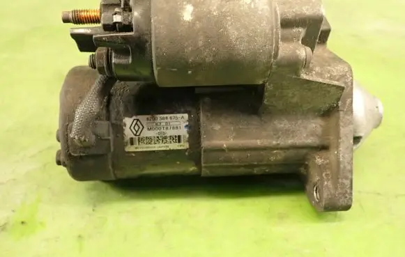 Renault Megane II Starter motor 8200584675A