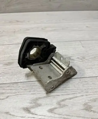 BMW 5 F10 F11 Radiator mount bracket 7186514 7207152 4314910