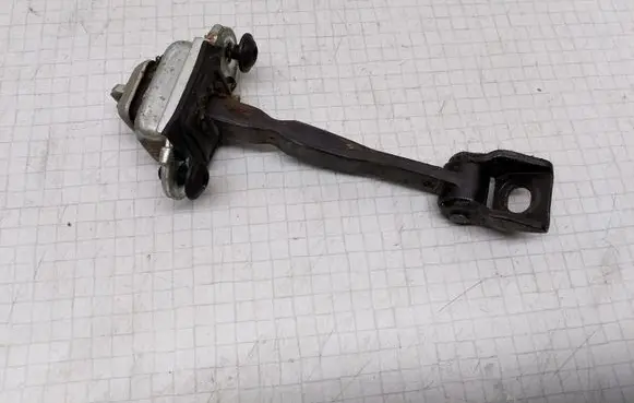Skoda Octavia Mk2 (1Z) Rear door check strap stopper