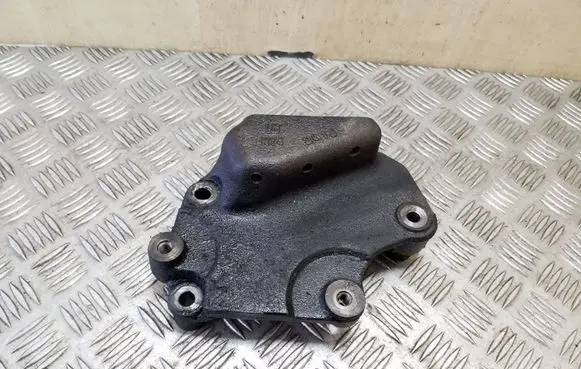 Chevrolet Captiva Engine mounting bracket