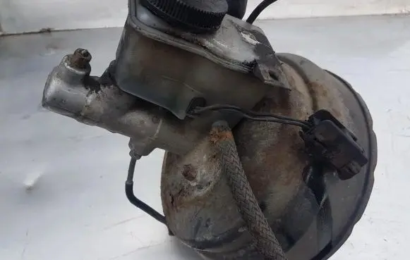 Mazda 323 F Brake booster