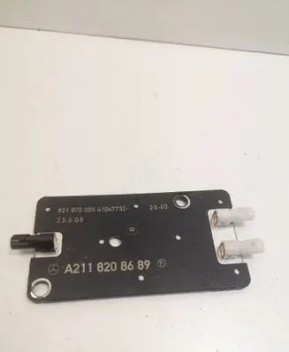 Mercedes-Benz SLK R171 Aerial antenna amplifier A2118208689