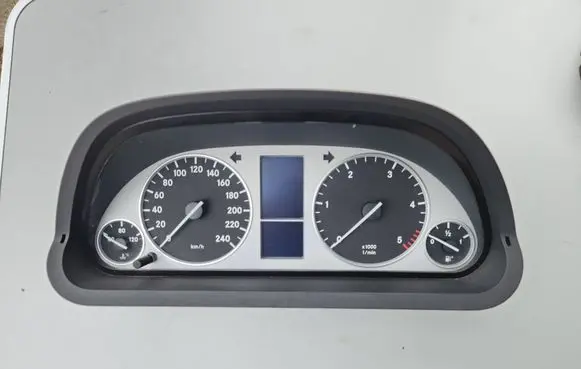 Mercedes-Benz B W245 Speedometer (instrument cluster) A1695401948 0263643229 A1694420821
