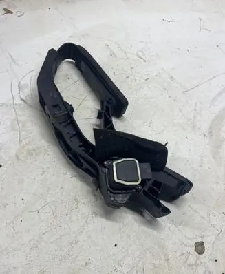 Mercedes-Benz E W211 Accelerator throttle pedal A2115000404
