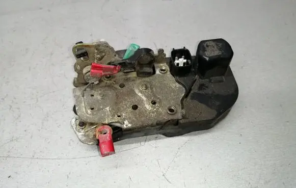Chrysler 300M Rear door lock
