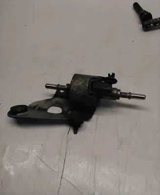 Ford Focus C-MAX Fuel injection high pressure pump AV619A407AD