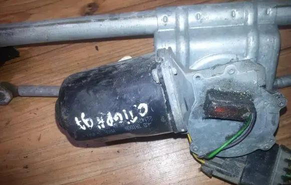 Opel Tigra A Wiper motor 22116327