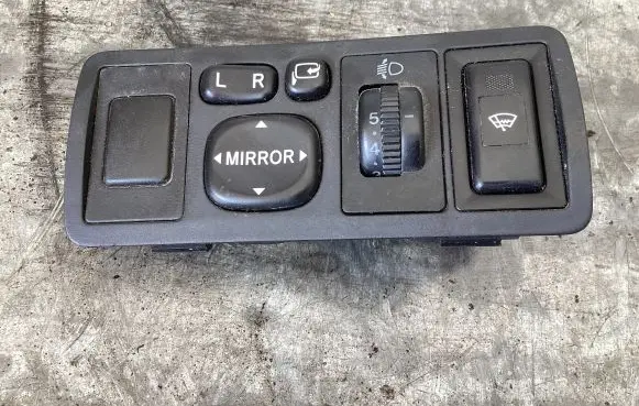 Toyota Avensis T250 A set of switches 183575 T9YPTA
