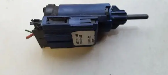 Audi A4 S4 B6 8E 8H Brake pedal sensor switch 8E0927189 19322005