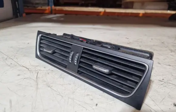 Audi A5 8T 8F Dash center air vent grill
