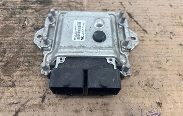 Opel Agila B Engine control unit/module 0261S08122 1039S57465 3392085LK0