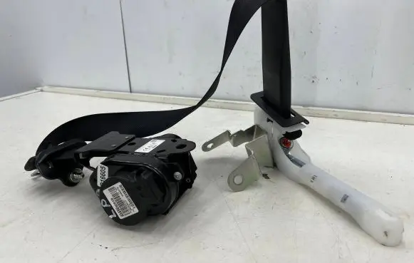 Nissan Leaf II (ZE1) Front seatbelt 638265201d 640512700b 6442228