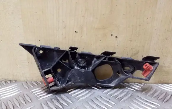 Front bumper mounting bracket