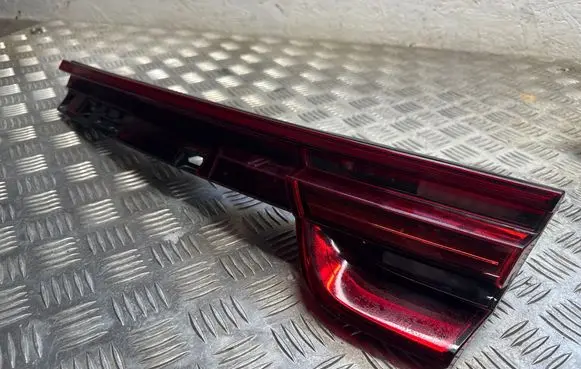 Tailgate rear/tail lights