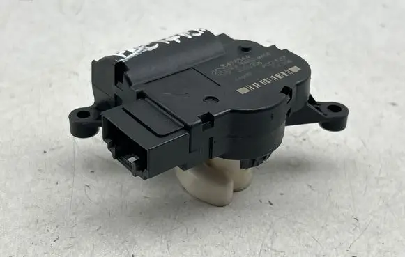 Chrysler Pacifica Air flap motor/actuator 16478544 P0T1320 3093906