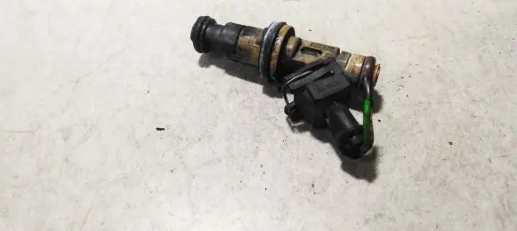 Volvo S70 V70 V70 XC Fuel injector 9125821