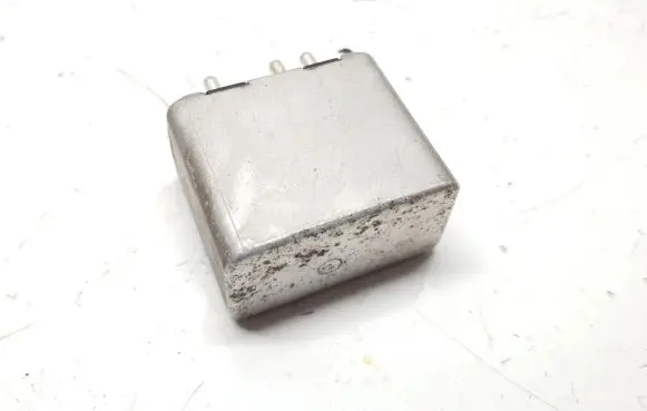 Mercedes-Benz E W123 Window wiper relay 0335320014