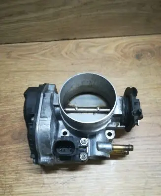 Volkswagen PASSAT B5 Throttle valve 021133066