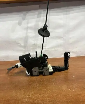 Mercedes-Benz 207 310 Front door lock A2077600240 D3022