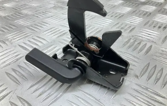 Engine bonnet/hood lock/catch