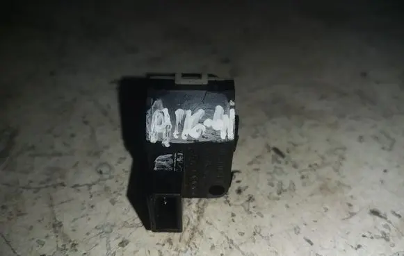 Audi A8 S8 D2 4D Outside/external air temperature sensor 4D0907539