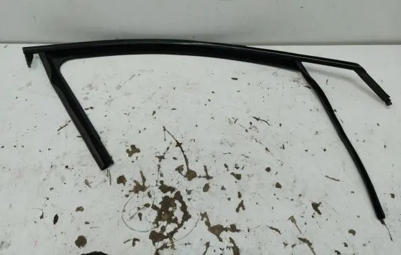 Skoda Enyaq iV Front door rubber seal 5LA837432E