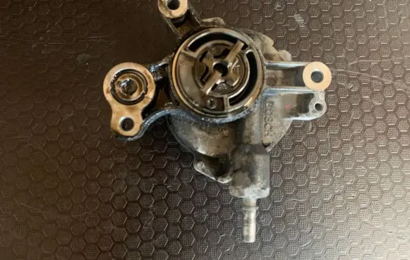 Peugeot 407 Vacuum pump D1651B