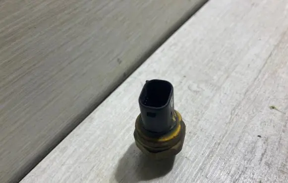 Fuel pressure sensor
