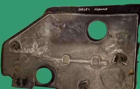 Engine cover (trim)