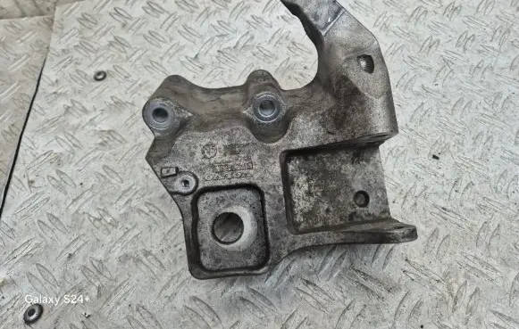 Volvo V60 Engine mounting bracket 31401633