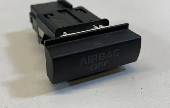 Passenger airbag on/off switch