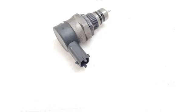 Volvo S80 Fuel pressure regulator 30777576 0281002712