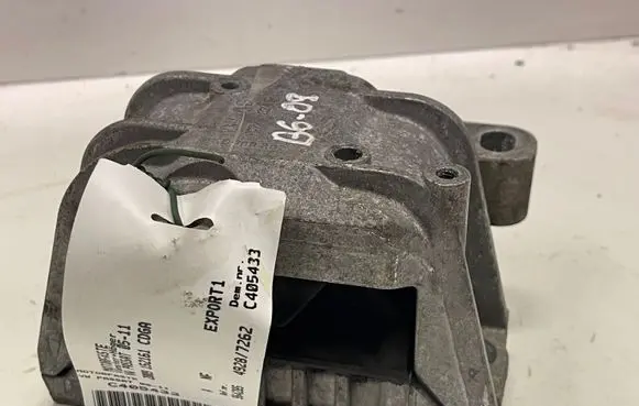 Volkswagen PASSAT B6 Engine mount bracket 1K0199262
