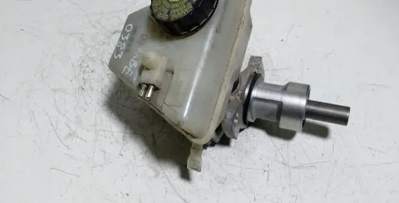 Mercedes-Benz E W210 Master brake cylinder A2024300202