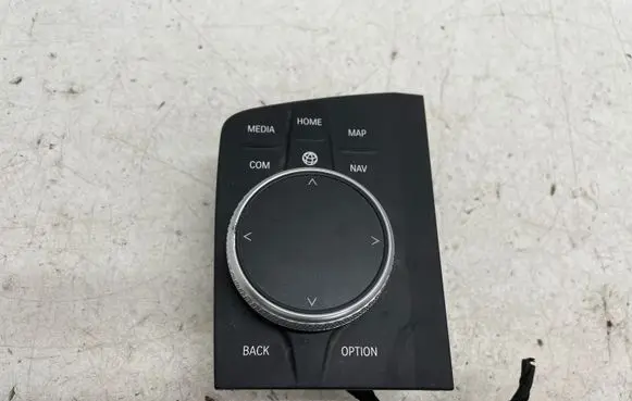 Head unit multimedia control