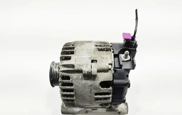 Toyota Avensis T270 Generator/alternator 8574045