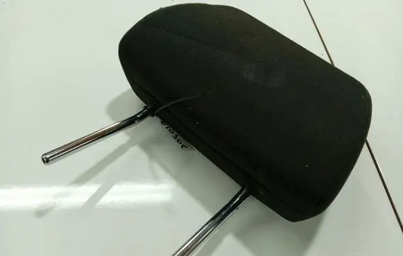 Opel Astra H Front seat headrest 