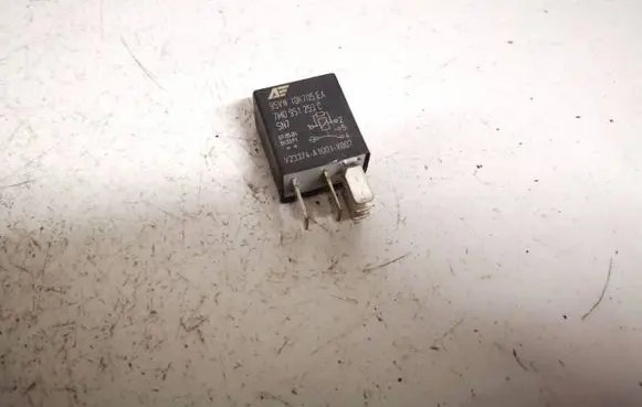 Volkswagen PASSAT B6 Other relay 7m0951253c 95vw10k705ea