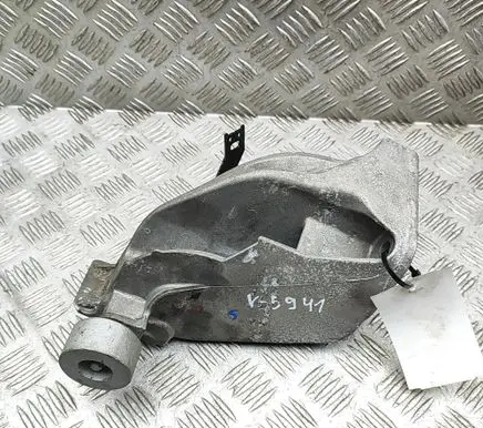 BMW X5 G05 Engine mounting bracket 6884475