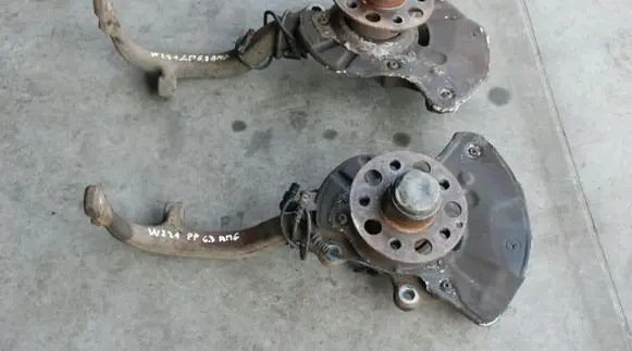 Mercedes-Benz S W221 Front wheel hub 525KM 2008R