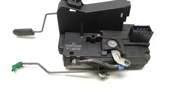 Opel Vivaro Front door lock 8200008260