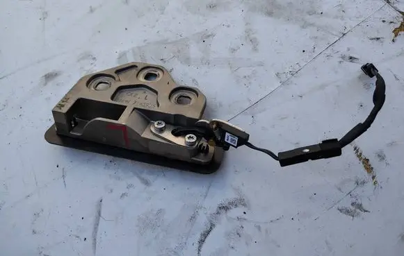BMW 3 E92 E93 Convertible roof lock/latch 7145935