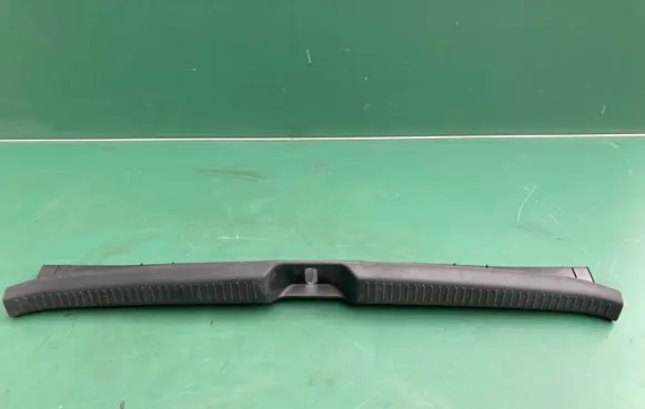 Trunk/boot sill cover protection