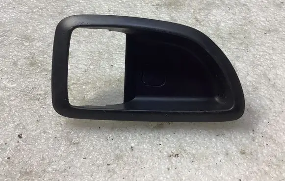 Hyundai Grandeur Front door interior handle trim 826223L000