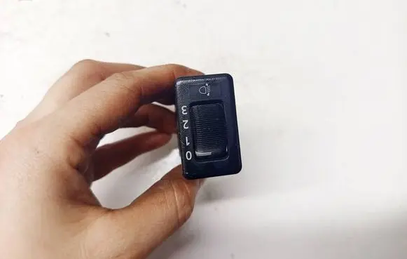 Nissan X-Trail T30 Headlight level height control switch 