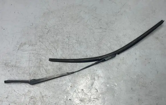 Windshield/front glass wiper blade