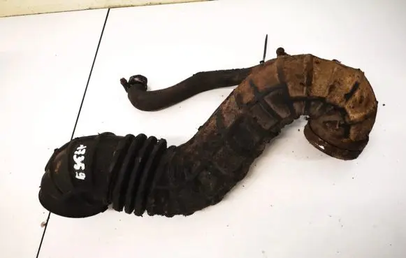 Audi A6 S6 C4 4A Air intake hose/pipe