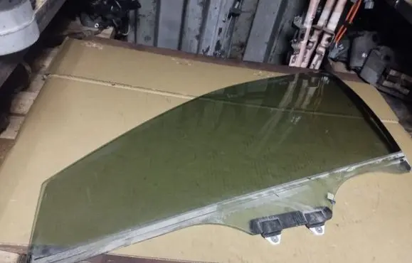 Honda Legend Front door window glass four-door