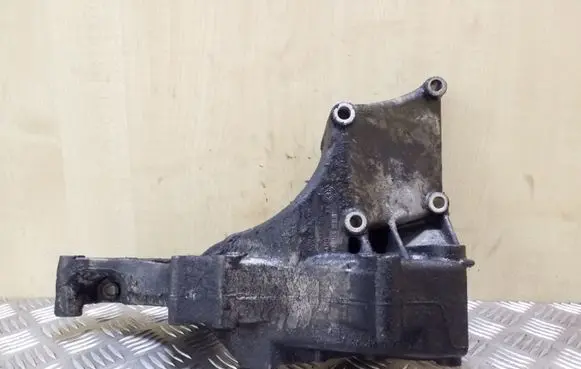 Volkswagen Multivan T4 Generator/alternator bracket 074145169F