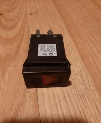 Volkswagen PASSAT B5 Hazard light switch 3B0953235D